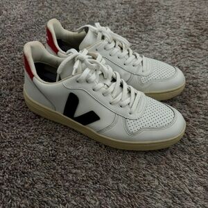 Veja V-10 Men's White Sneakers with dark Blue and Red Accents, Size 9 Men